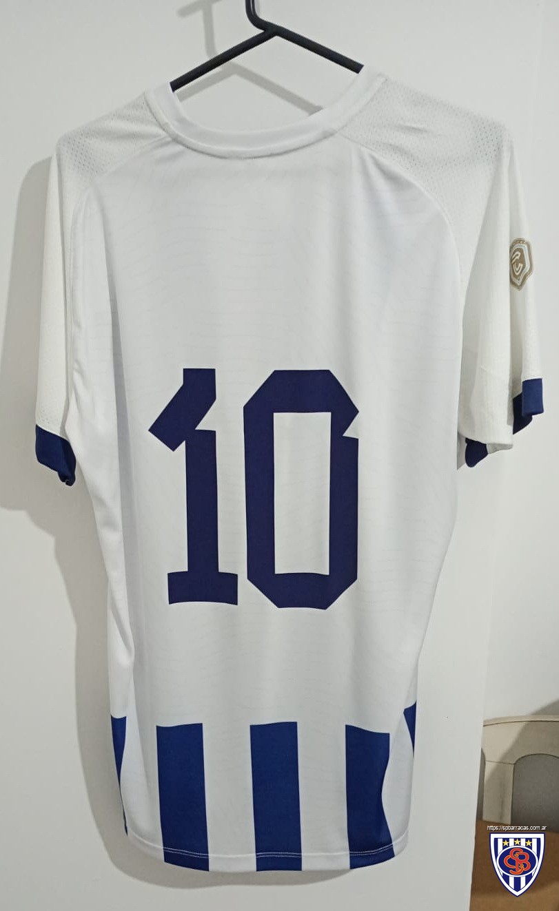 Camiseta titular utilizada durante la temporada 2025.