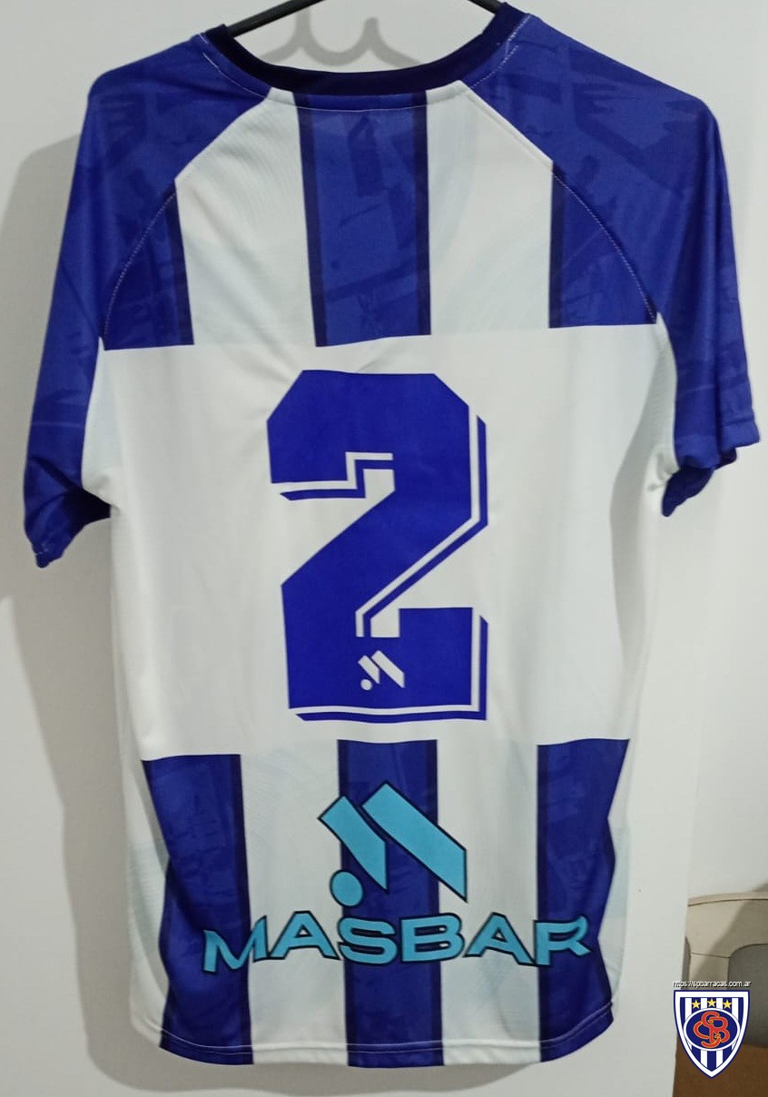Camiseta titular utilizada durante la temporada 2026.