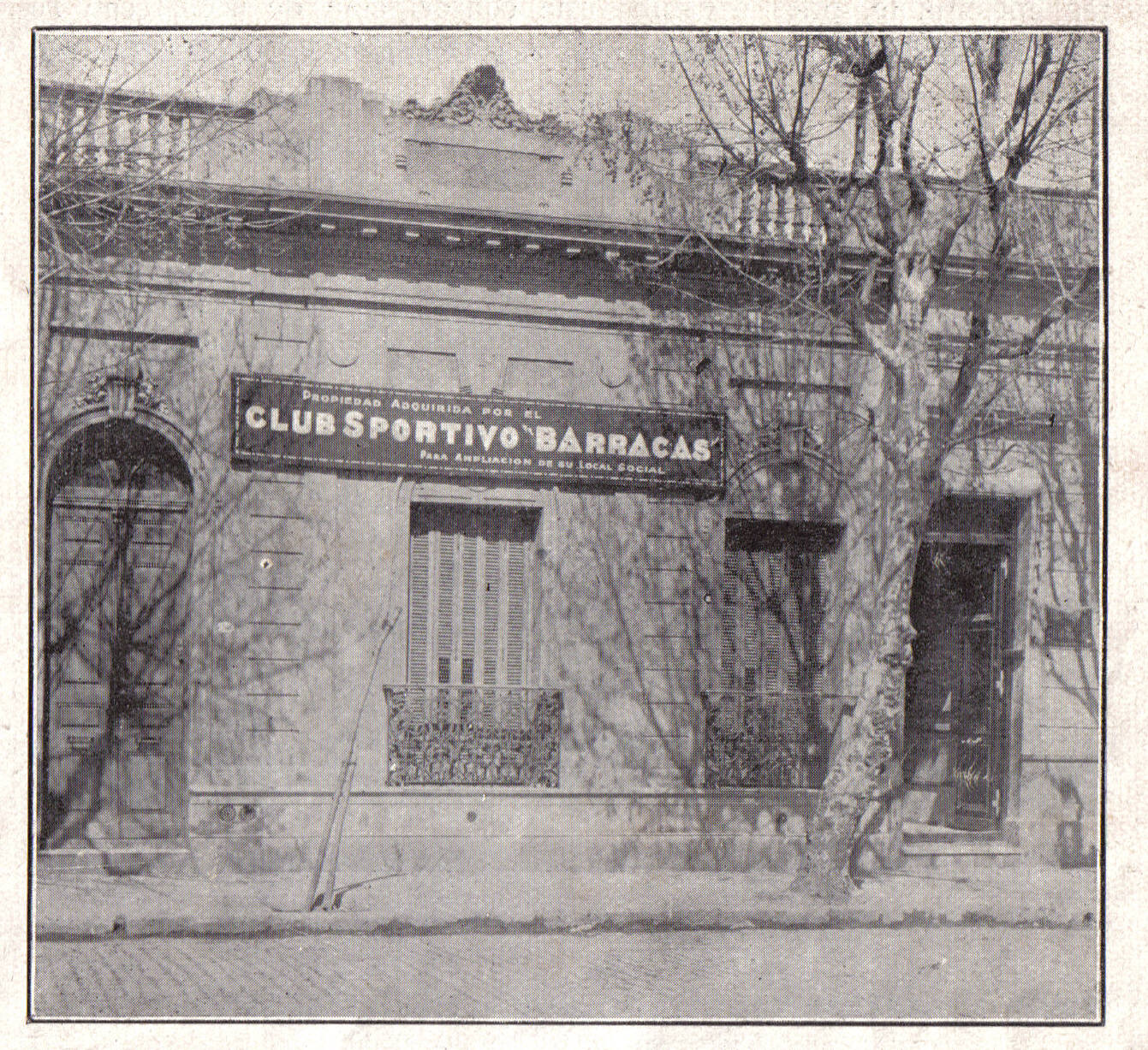 Frente de la sede social en 1913